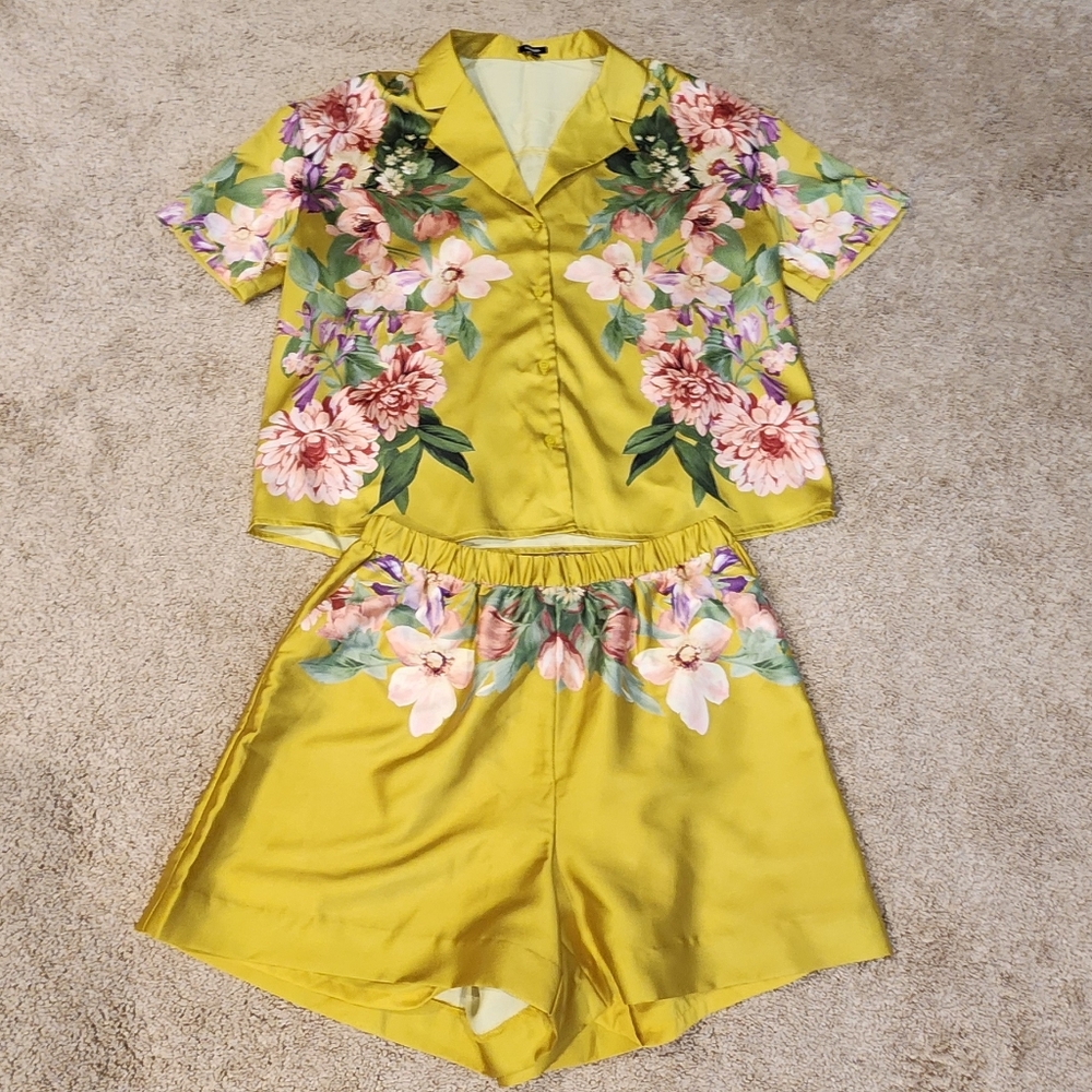 EXPRESS Silky Floral Shirt & Shorts Outfit, Size M - Picture 11 of 12